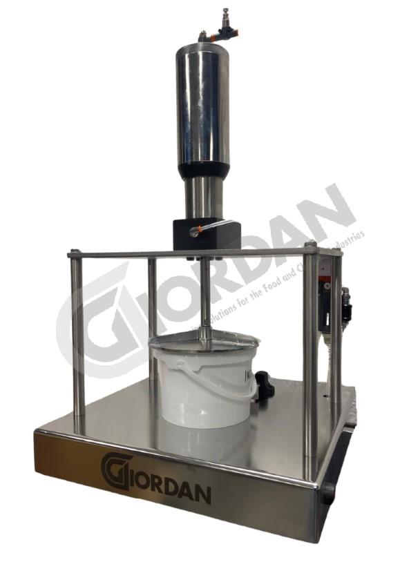 TAPPATORE PNEUMATICO DA BANCO PER SECCHI IN PLASTICA